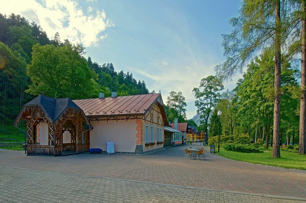 Kupelne Domceky - Kupele Cerveny Klastor Smerdzonka Exterior photo